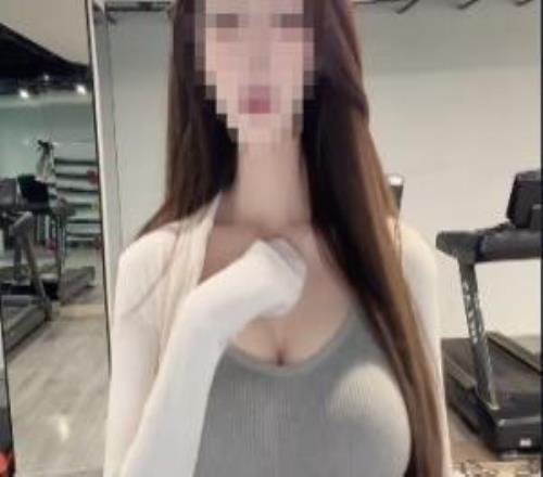 极品男子为打赏女主播贷款126万每日只有50生活费然而女主播早已结婚