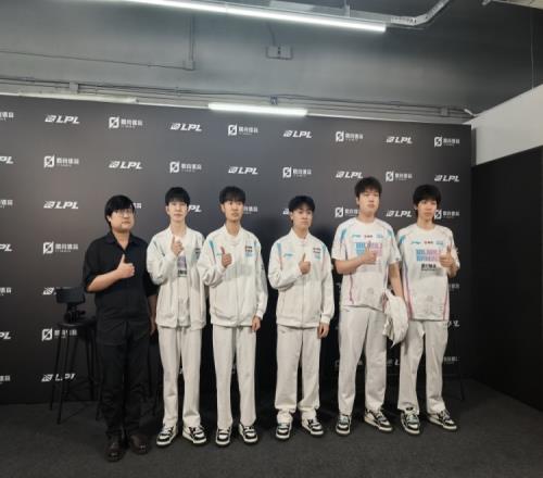 BLG賽后群訪Bin：新版本蟲子延后換線簡單地圖改的很好看很舒服