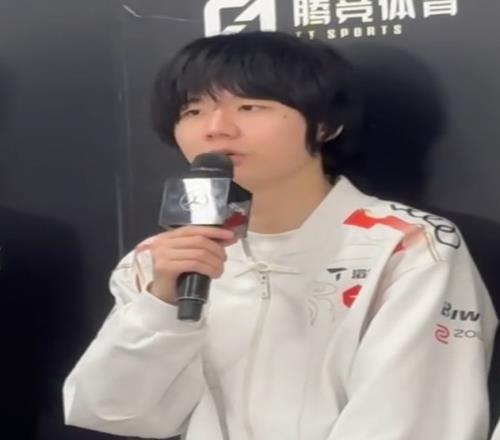 等到花儿都谢了!Crisp:比赛都打完了不知道要让我等多久
