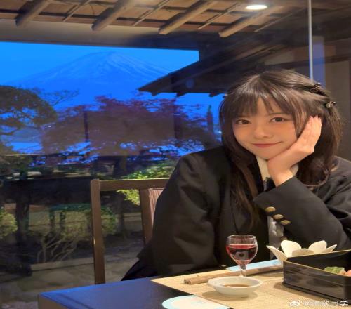 前辈,请和我...!骆歆晒旅游照:反正也没人能凭爱意将富士山私有
