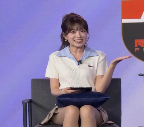LCK今日互动主持LeeEunBin:笑容明媚甜美可爱