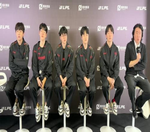 JDG赛后群访教练:要在BP上下更多的功夫继续改进游戏内的部分