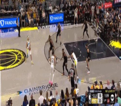 無視封堵！托平順下空中越過防守上籃得分