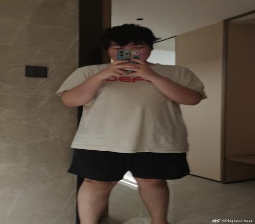 不是哥们Crisp赛后晒369玩手机照片画面实在太辣眼