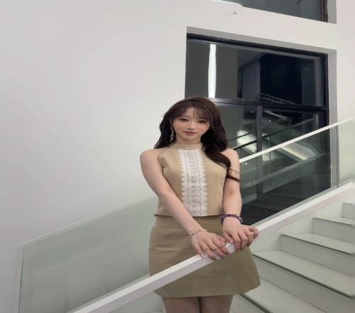 LPL美女主持阿芙曬照：520快樂兄弟姐妹萌！我在家p上班的庫存