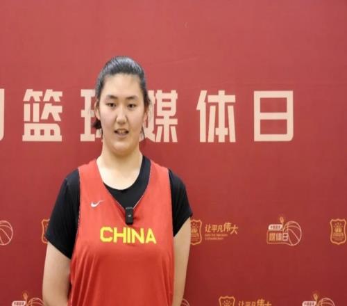 不好意思有幸和張子宇一起合過影不信看圖