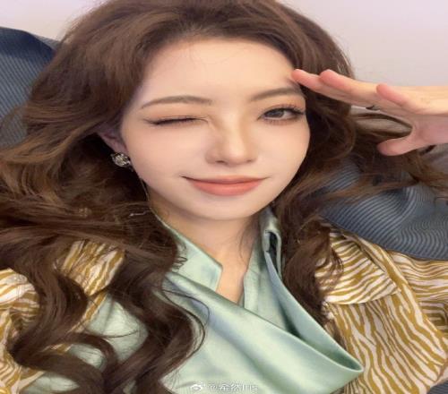 希然曬照：《扶?；ㄅⅰ敷w驗(yàn)很好，你們看了什么電影呢