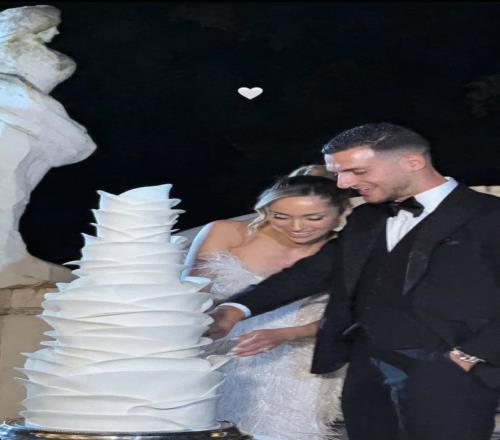 姐弟戀修成正果！達(dá)洛特與女友克勞迪婭舉辦婚禮