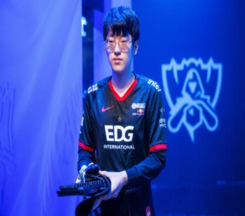 Reddit网友热议Scout被判3000w:EDG法务NB,Scout这下完了哈哈哈
