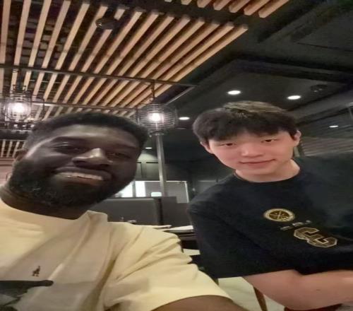 直播吧獨(dú)家：楊瀚森在開(kāi)拓者有老熟人杰特：他很出色&籃球智商高