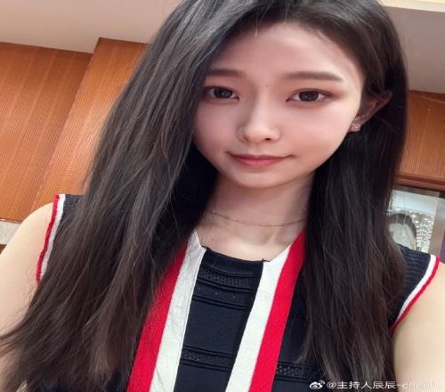 美女主持人辰辰：滿屏的交易為何偏偏沒(méi)有勇士我可算理解華妃了