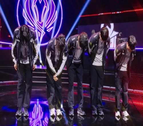 LoL官推發(fā)布GENALBLGT1戰(zhàn)隊返圖：首輪的獲勝者