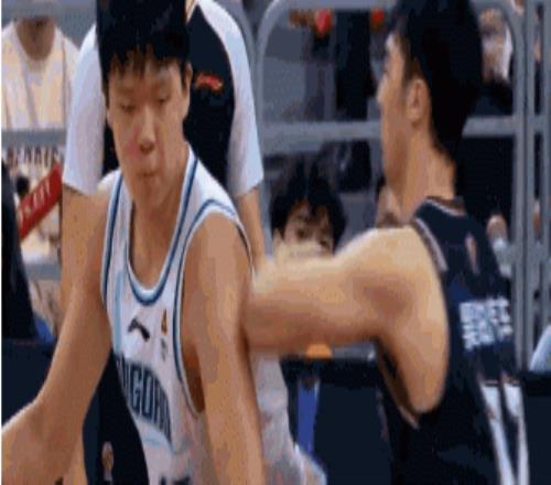 程博：楊瀚森稱NBA的對抗更文明讓在場記者們對CBA產生了興趣