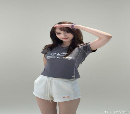 互動女主持阿芙曬照：好喜歡泳池派對新品，好適合夏天嘿嘿