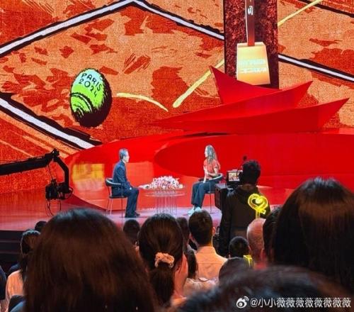 网传郑钦文录制感动中国人物颁奖典礼，有粉丝看到她在北京训练