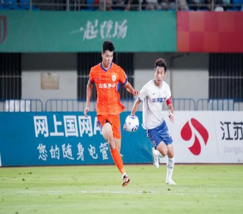 魯媒：山東泰山隊(duì)啟程赴成都，20歲小將彭逸翔首次跟隊(duì)前往客場(chǎng)