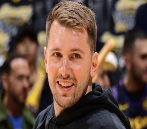 美媒:东契奇一直忍受剧痛坚持比赛,必须接受全天候治疗维持状态