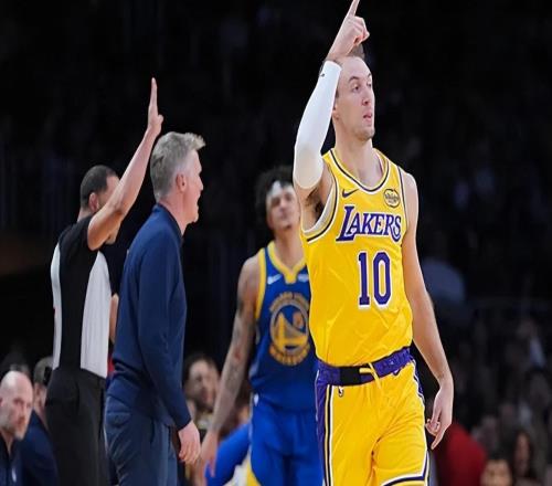 湖人2配角太好用了!海斯打成内线大核,肯纳德无球权展全面输出