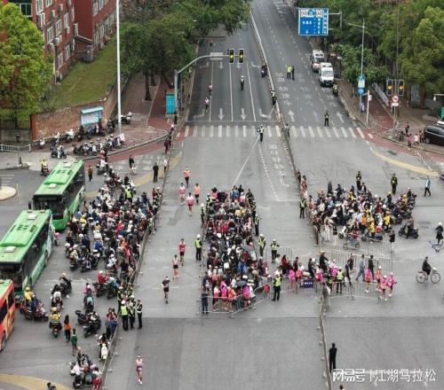 别总困惑！马拉松不是道德展览馆