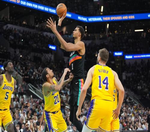 湖人惨败马刺,东契奇空砍38+10+10!一战看清5个现实:3人该交易