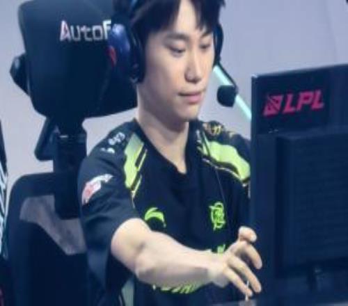 微博媒体爆料:NIP的DoinbLeaveSoloKill都已恢复自由人身份!