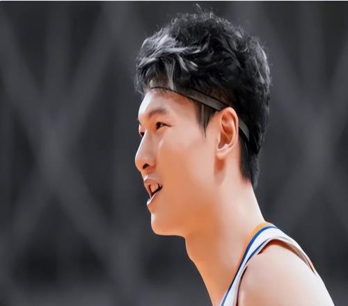 上海男籃贏球仍被噴，球迷質(zhì)疑：主教練管不住外援嗎，打的是啥啊