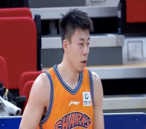 15分大胜!上海豪取9连胜高居第一!洛夫顿爆砍29+15大杀四方