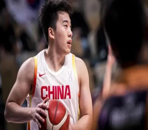 大學生暑假工意外逆襲，竟成中國男籃主力！