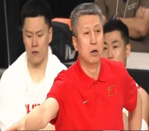 不是胡金秋赵继伟!中国男篮逆转日本靠这3人,杨鸣点评一针见血