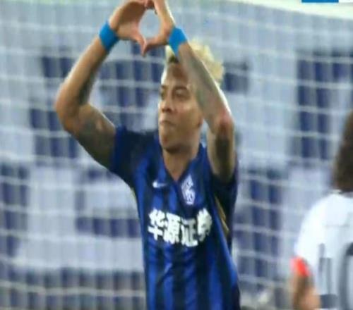 武汉三镇赛季首球！卡迪斯超级世界波，标王打出身价，媒体人点赞