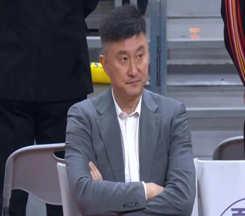 广东男篮5分险胜,四大悍将大打对攻,奎因30+6+9+4贺西宁24+5