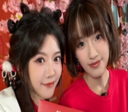 主持人骆歆晒照：今天来现场都跟大家一起看电竞春晚啦！