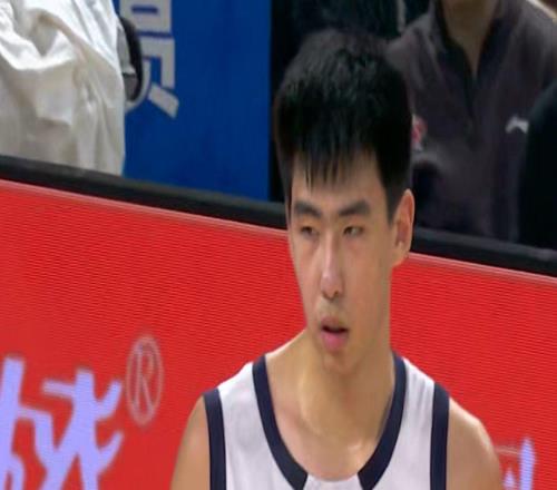 2米26PK2米25!徐昕低迷,仅得3分+4次失误