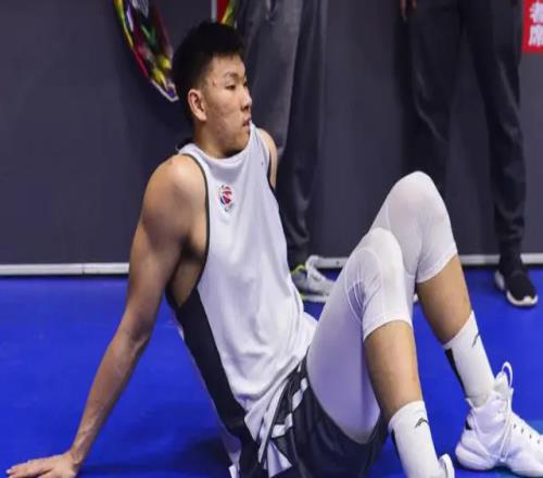 CBA最差的顶薪球员!拿600万场均2分,京蜜怒喷:冒充职业球员