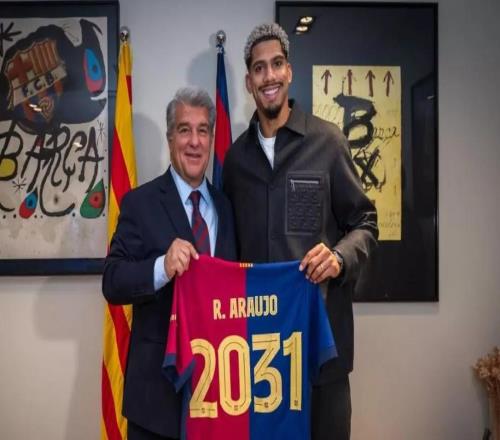 每体:阿劳霍归队后的首次训练感觉良好,巴萨不给他任何压力