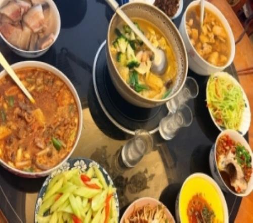 餘霜分享美食照片：過年真的吃太好萍鄉菜yyds！！