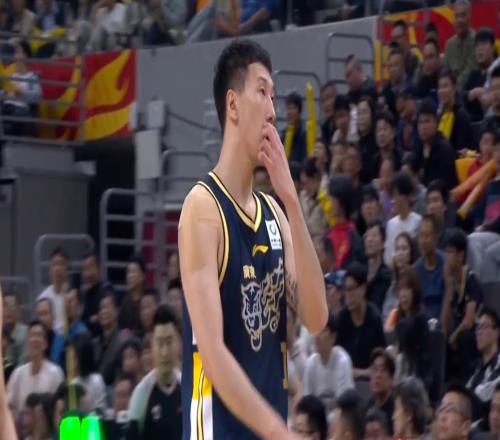 看了阿旺奎因互相甩锅拒投三分的名场面，才知道广东队架构有多糟