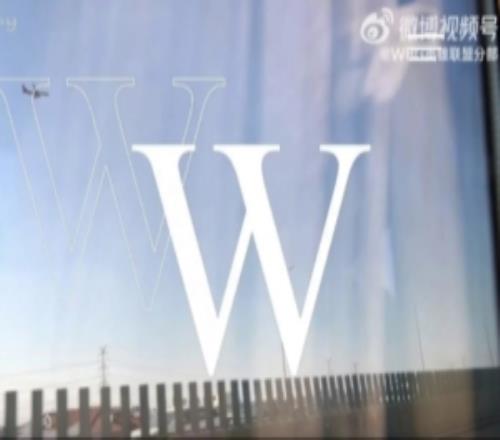 WBG分享定妆照拍摄花絮:欣欣向荣的镜头内外,皆是序章