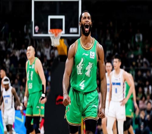 官宣!弗格正式加盟上海男篮,曝年薪超100万美元