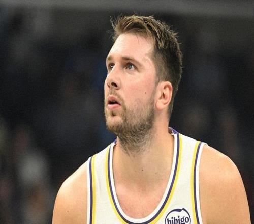 詹姆斯26+7+10超保罗只仰望一大神!东契奇准三双,湖人逆转灰熊