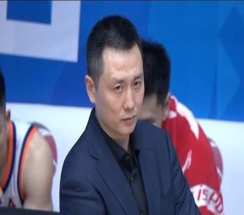 50分大胜，上海男篮稳坐榜首位置张镇麟10分献暴扣4外援齐爆发