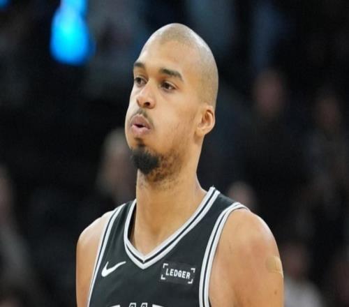 福克斯31分文班亚马26+13+5封盖,努尔基奇连场三双,马刺灭爵士