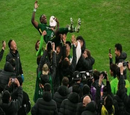 何宇鹏:在国安踢球真的很幸福法比奥实至名归的金靴太帅啦