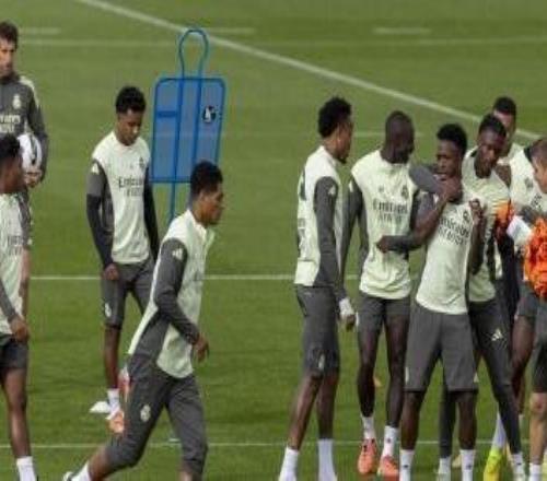 世体:皇马今天在雨中训练,阿拉巴、卡瓦哈尔和吕迪格依然缺席