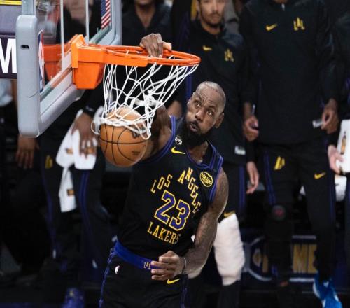 詹姆是怎样的领袖艾顿:詹姆斯始终耐心!他一开口就让人倾听!