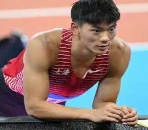 全运会男子十项全能费翔摘铜,专访费翔:坚守三代人的赛场,展现最好的自己