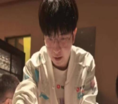 Bin哥說到做到！BLG工作人員發(fā)布選手生活動態(tài)：吃好喝好