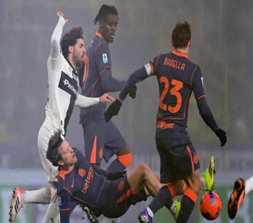 意甲夺冠热门诞生：18场狂揽42分，排名榜首，把米兰尤文挤在身后