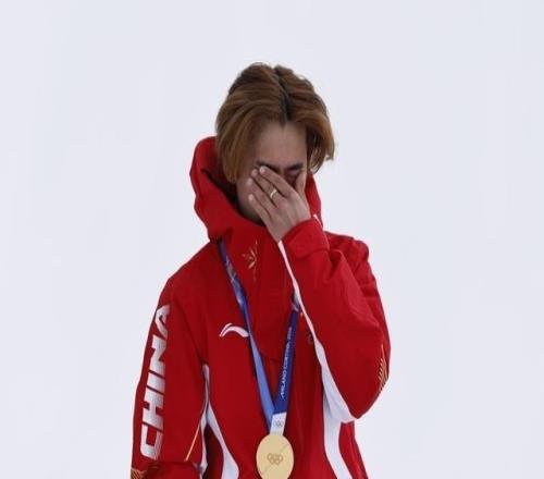 新華社評蘇翊鳴首金：它是鼓舞隊伍士氣和點燃公眾激情的起點