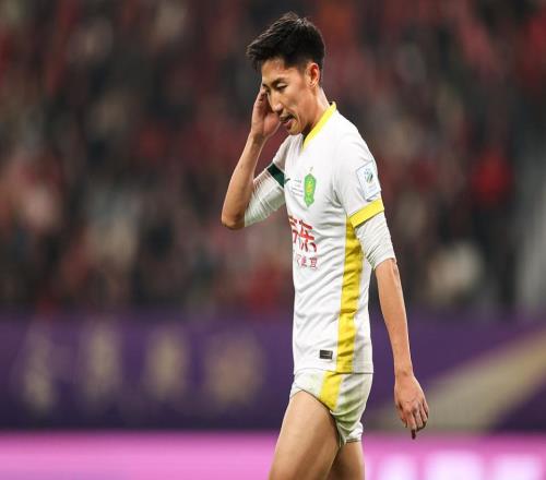 亚冠搂脖抱摔河内球员染红!28岁国安国脚遭重罚:禁赛4场罚款1万